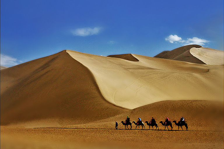 Glamorous Mingshashan (Echoing Sand Mountains)