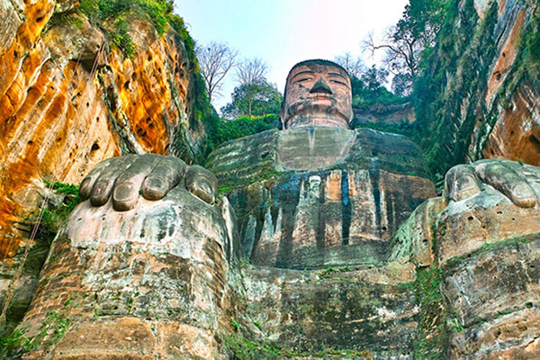 Look up at Leshan Giant Buddha from its foot stage