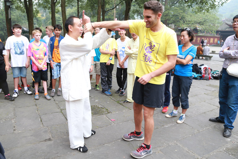 Learn Emei Kung Fu under teacher's instruction