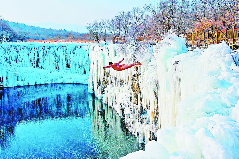 Dive Performance off Diaoshuilou Waterfall at Jingpo Lake