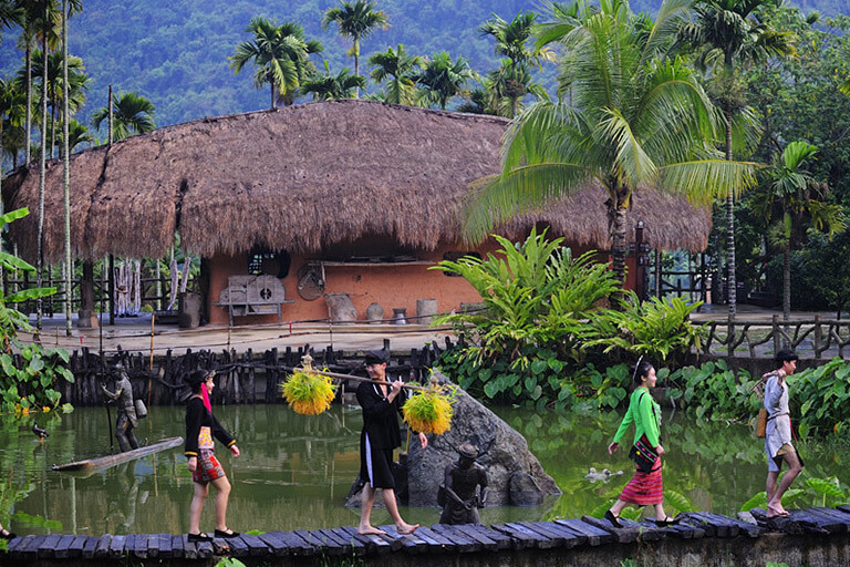 Betelnut Valley (Binglang Gu) - Village of Li and Miao Ethnic Groups