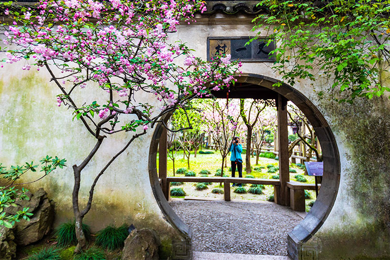 Beautiful Lingering Garden Spring