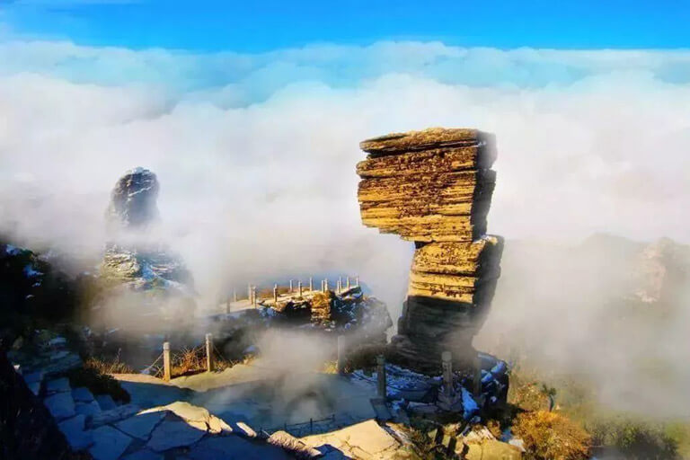 Bizarre Fanjingshan Mushroom Stone with Sea of Clouds