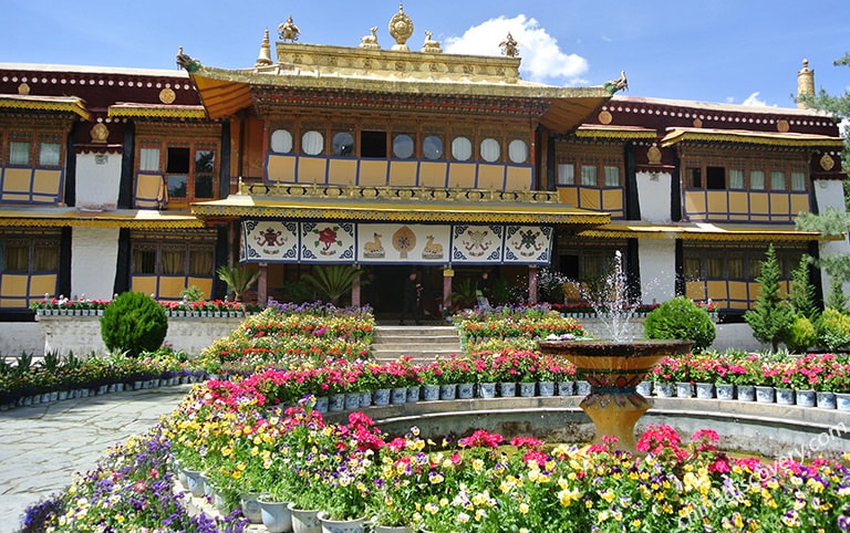 Norbulingka Park - A Beautiful Tibetan Style Garden