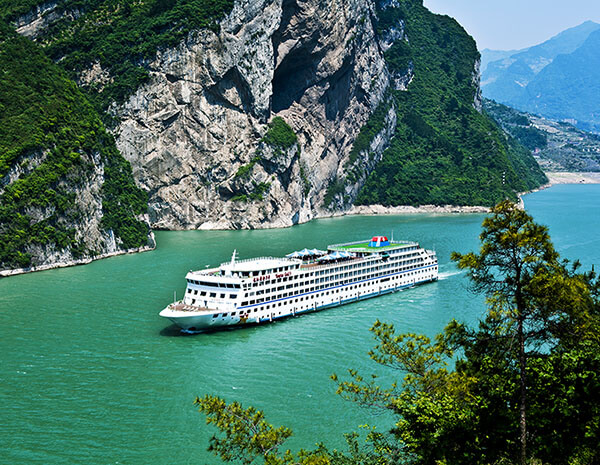 Enjoy a Yangtze Three Gorges Cruise