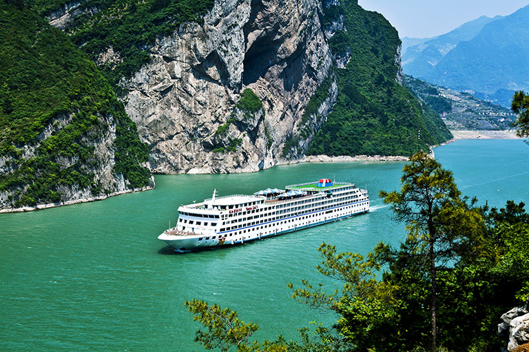 Enjoy a Yangtze Three Gorges Cruise