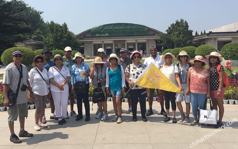 Our customers' group visited Xian Shaanxi History Museum