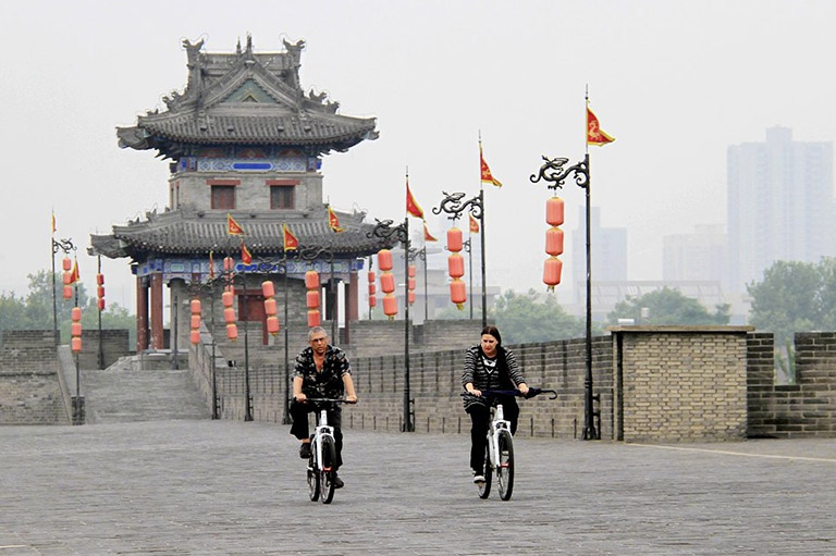 Enjoy a cycling on the Ancient City Wall of Xian