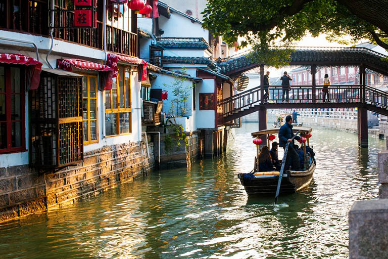 Zhujiajiao Water Town - Relax in the Quaint & Charming Jiangnan Area